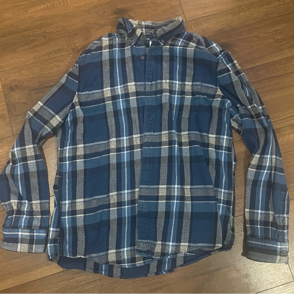 American Eagle Navy and Gray Plaid Shirt